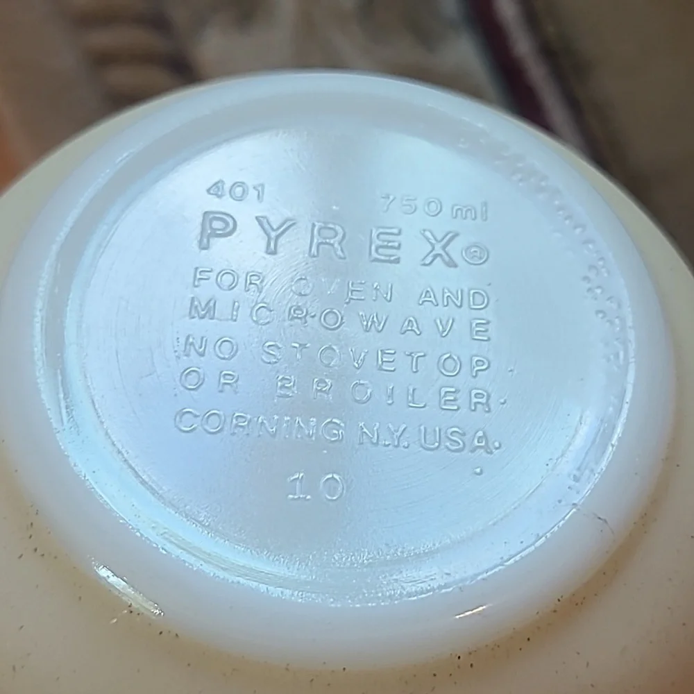 Pyrex Homestead 750ml Mixing Bowl